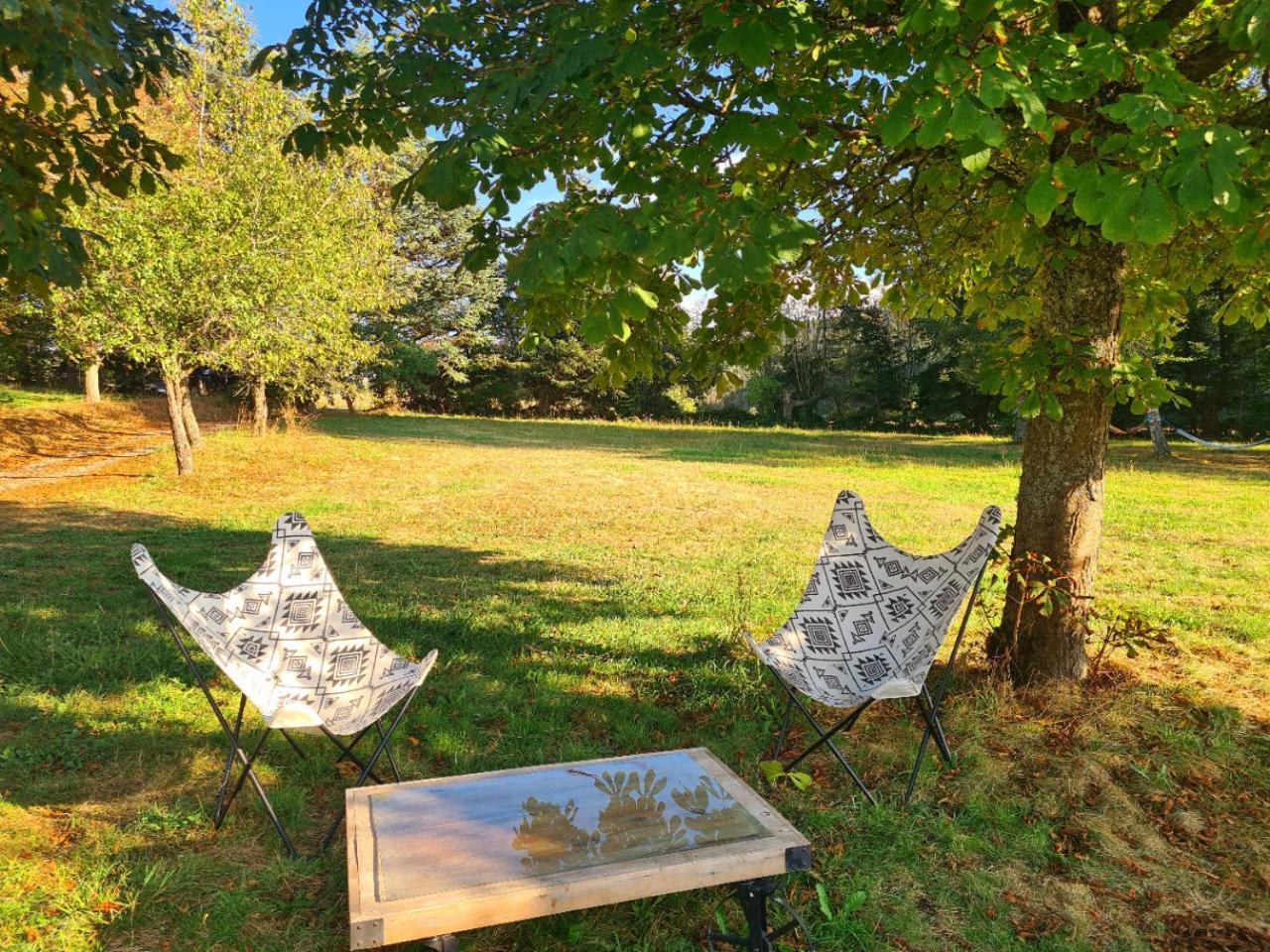 Room Lover Les Chaizes Saint-Romain-Lachalm Exterior photo